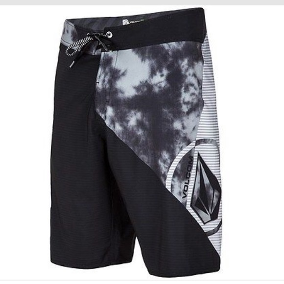 Volcom Mens Liberate Mod 19 Boardshort